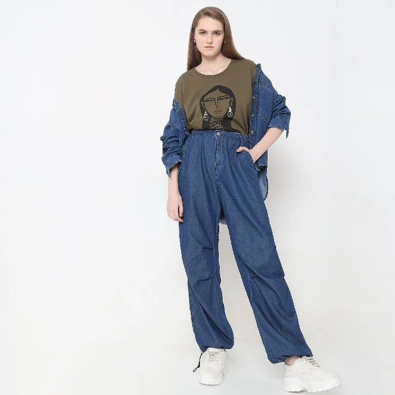 Regular Fit Solid Mid Rise Parachute Pant